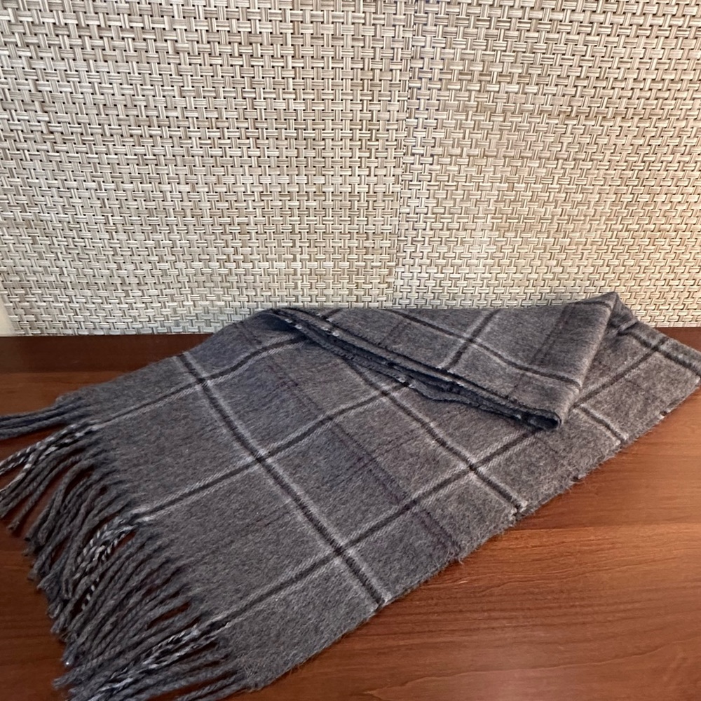 🌟HP🌟VTG 2000s Italian Made Unisex Soft Gray Acrylic Window Pane Plaid Scarf - Picture 4 of 8